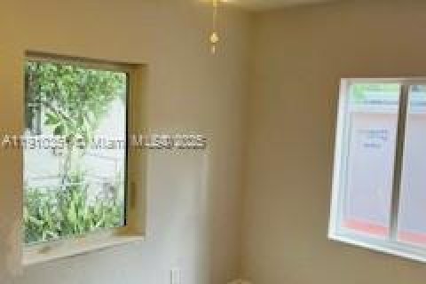 Casa en alquiler en Miami, Florida, 4 dormitorios, 157.93 m2 № 1966057 - foto 20