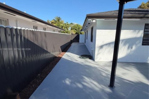 Villa ou maison à vendre à Miami, Floride: 3 chambres, 104.05 m2 № 2024955 - photo 28