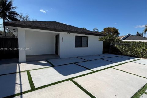 Villa ou maison à vendre à Miami, Floride: 3 chambres, 104.05 m2 № 2024955 - photo 2