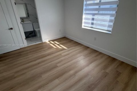 Villa ou maison à vendre à Miami, Floride: 3 chambres, 104.05 m2 № 2024955 - photo 20