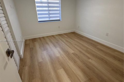 Villa ou maison à vendre à Miami, Floride: 3 chambres, 104.05 m2 № 2024955 - photo 16