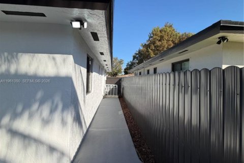 Villa ou maison à vendre à Miami, Floride: 3 chambres, 104.05 m2 № 2024955 - photo 29