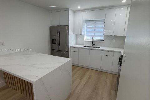 Villa ou maison à vendre à Miami, Floride: 3 chambres, 104.05 m2 № 2024955 - photo 9