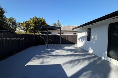 Villa ou maison à vendre à Miami, Floride: 3 chambres, 104.05 m2 № 2024955 - photo 30