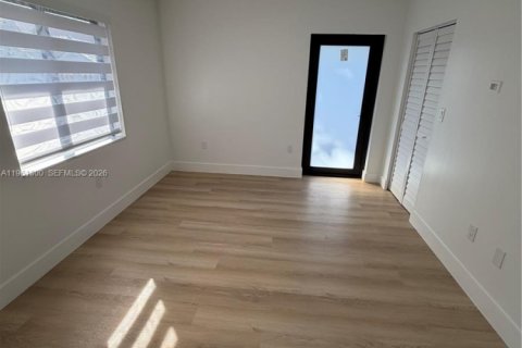 Villa ou maison à vendre à Miami, Floride: 3 chambres, 104.05 m2 № 2024955 - photo 19