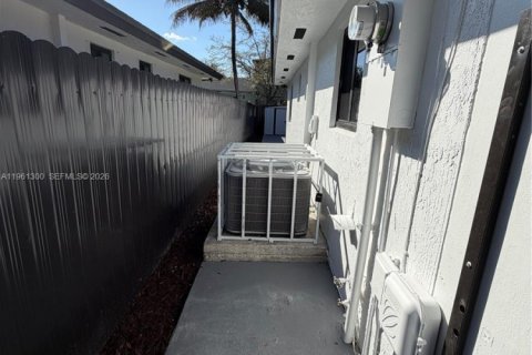 Villa ou maison à vendre à Miami, Floride: 3 chambres, 104.05 m2 № 2024955 - photo 4