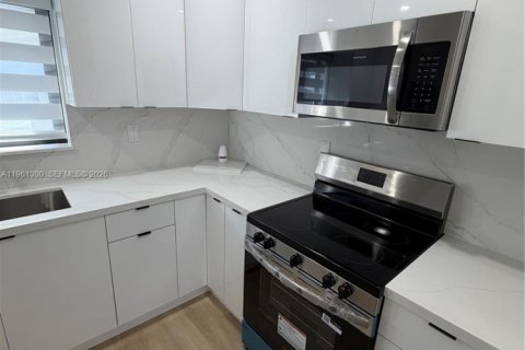 Villa ou maison à vendre à Miami, Floride: 3 chambres, 104.05 m2 № 2024955 - photo 11