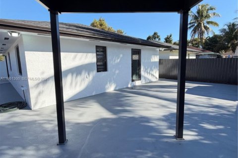 Villa ou maison à vendre à Miami, Floride: 3 chambres, 104.05 m2 № 2024955 - photo 27