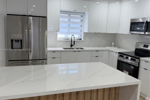 Villa ou maison à vendre à Miami, Floride: 3 chambres, 104.05 m2 № 2024955 - photo 8