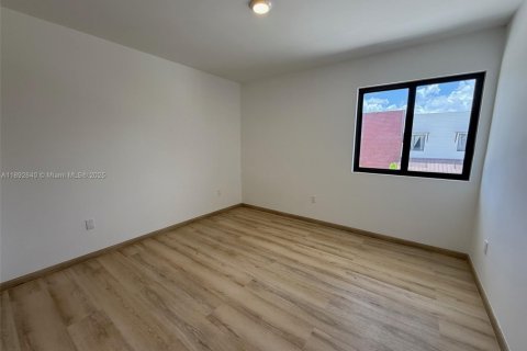 Townhouse in Florida City, Florida 4 bedrooms, 124.02 sq.m. № 1945206 - photo 25