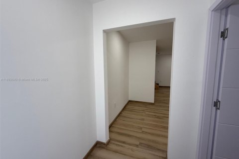 Townhouse in Florida City, Florida 4 bedrooms, 124.02 sq.m. № 1945206 - photo 23