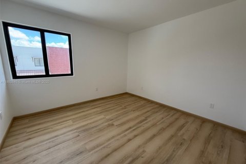 Townhouse in Florida City, Florida 4 bedrooms, 124.02 sq.m. № 1945206 - photo 17