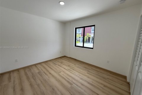 Townhouse in Florida City, Florida 4 bedrooms, 124.02 sq.m. № 1945206 - photo 12
