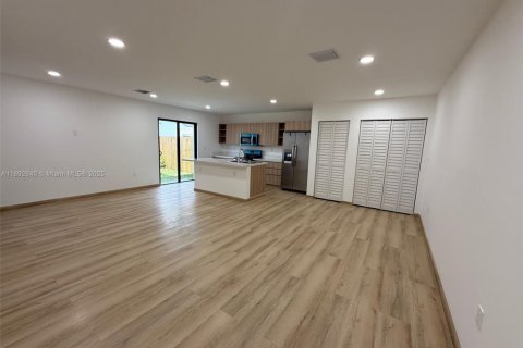 Townhouse in Florida City, Florida 4 bedrooms, 124.02 sq.m. № 1945206 - photo 30