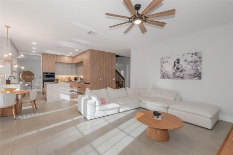 Casa en venta en Miramar, Florida, 6 dormitorios, 332.03 m2 № 1995622 - foto 13