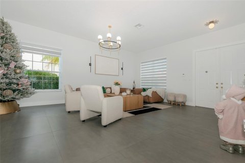 Casa en venta en Miramar, Florida, 6 dormitorios, 332.03 m2 № 1995622 - foto 12