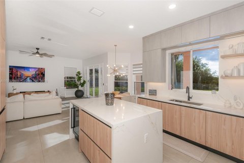 Casa en venta en Miramar, Florida, 6 dormitorios, 332.03 m2 № 1995622 - foto 8