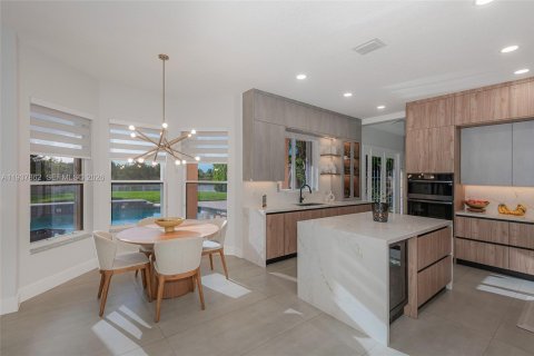 Casa en venta en Miramar, Florida, 6 dormitorios, 332.03 m2 № 1995622 - foto 9