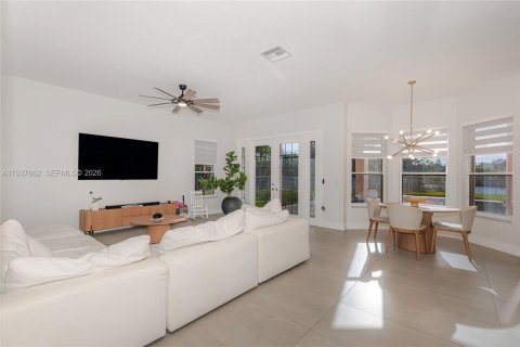 Casa en venta en Miramar, Florida, 6 dormitorios, 332.03 m2 № 1995622 - foto 16