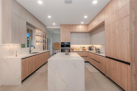 Casa en venta en Miramar, Florida, 6 dormitorios, 332.03 m2 № 1995622 - foto 6