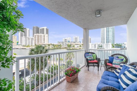 Condominio en venta en Hallandale Beach, Florida, 3 dormitorios, 128.11 m2 № 1878726 - foto 3
