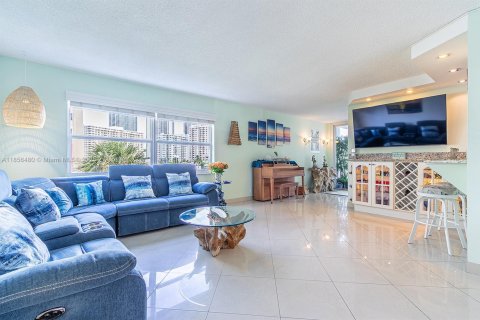 Condominio en venta en Hallandale Beach, Florida, 3 dormitorios, 128.11 m2 № 1878726 - foto 9
