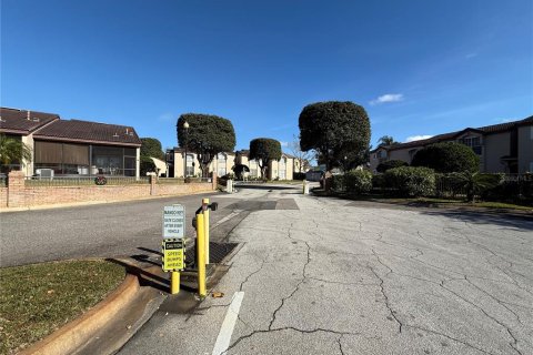 Touwnhouse à vendre à Kissimmee, Floride: 2 chambres, 94.02 m2 № 2128477 - photo 25