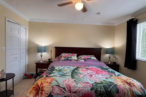 Condo in Cutler Bay, Florida, 2 bedrooms  № 1924933 - photo 12