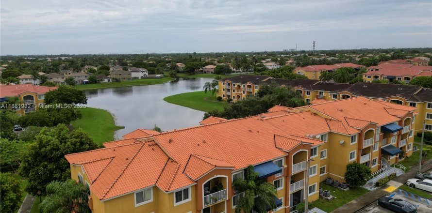 Condo in Cutler Bay, Florida, 2 bedrooms  № 1924933