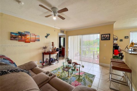 Condo in Cutler Bay, Florida, 2 bedrooms  № 1924933 - photo 13