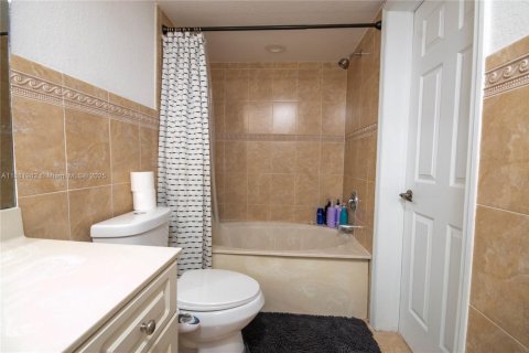 Condo in Cutler Bay, Florida, 2 bedrooms  № 1924933 - photo 16