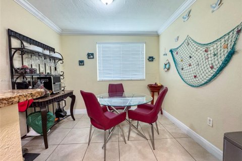Condo in Cutler Bay, Florida, 2 bedrooms  № 1924933 - photo 4