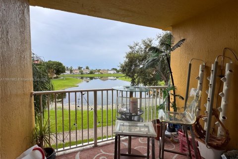Condo in Cutler Bay, Florida, 2 bedrooms  № 1924933 - photo 11