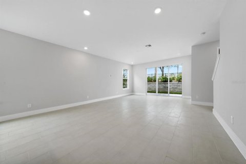 Townhouse in Kissimmee, Florida 3 bedrooms, 155.15 sq.m. № 2224304 - photo 12
