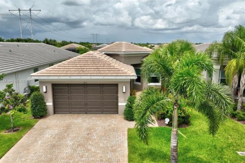 Casa en alquiler en Port St. Lucie, Florida, 3 dormitorios, 197.6 m2 № 1920595 - foto 2