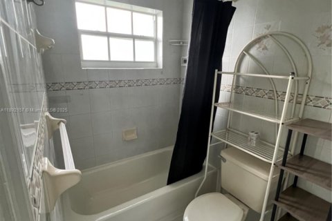 Immobilier commercial à louer à Miami, Floride: 1 chambre, 200.76 m2 № 1945061 - photo 16