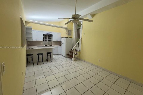 Immobilier commercial à louer à Miami, Floride: 1 chambre, 200.76 m2 № 1945061 - photo 3