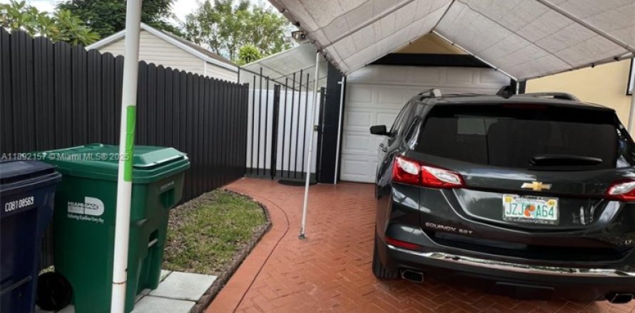 Immobilier commercial à Miami, Floride 1 chambre, 200.76 m2 № 1945061