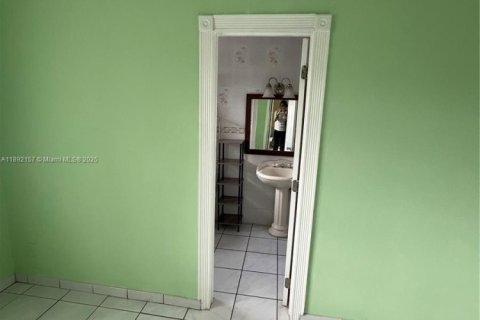 Immobilier commercial à louer à Miami, Floride: 1 chambre, 200.76 m2 № 1945061 - photo 11