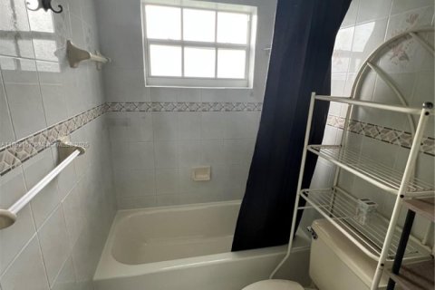 Immobilier commercial à louer à Miami, Floride: 1 chambre, 200.76 m2 № 1945061 - photo 15