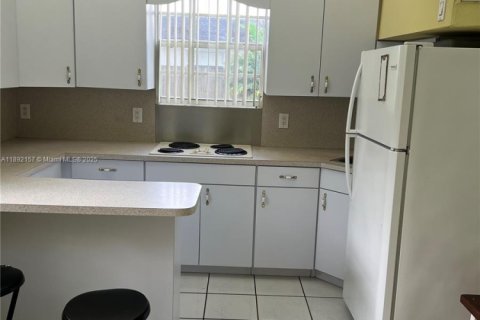 Immobilier commercial à louer à Miami, Floride: 1 chambre, 200.76 m2 № 1945061 - photo 4