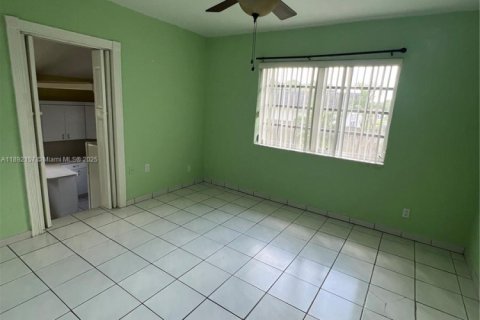 Immobilier commercial à louer à Miami, Floride: 1 chambre, 200.76 m2 № 1945061 - photo 13
