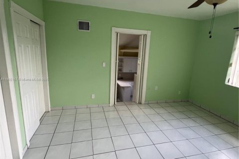 Immobilier commercial à louer à Miami, Floride: 1 chambre, 200.76 m2 № 1945061 - photo 10
