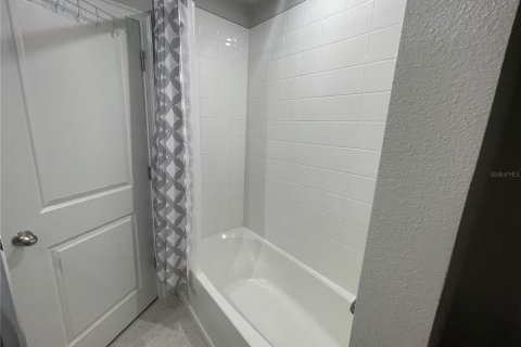 Townhouse in VOLANTI in Lutz, Florida 3 bedrooms, 207.17 sq.m. № 2147922 - photo 25