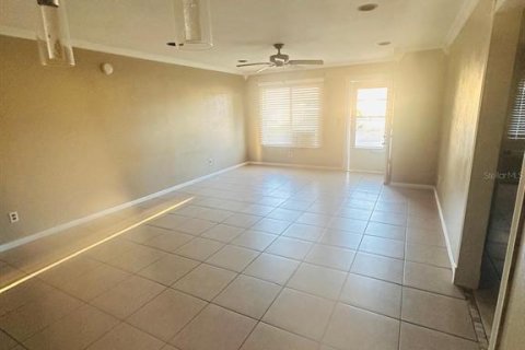 Condominio en alquiler en Winter Haven, Florida, 2 dormitorios, 99.68 m2 № 2099361 - foto 3