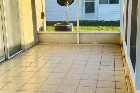 Condominio en Winter Haven, Florida, 2 dormitorios № 2099361