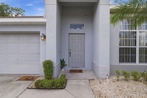 House in Zephyrhills, Florida 4 bedrooms, 194.35 sq.m. № 2208841 - photo 4