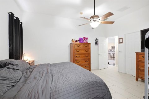 House in Zephyrhills, Florida 4 bedrooms, 194.35 sq.m. № 2208841 - photo 20
