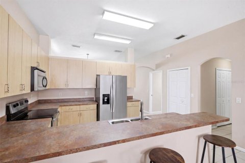 House in Zephyrhills, Florida 4 bedrooms, 194.35 sq.m. № 2208841 - photo 9