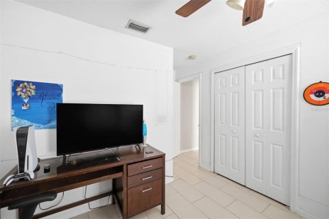 House in Zephyrhills, Florida 4 bedrooms, 194.35 sq.m. № 2208841 - photo 25